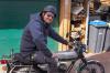 Schreiner Matthias Sperk aus dem Schiltberger Ortsteil Gundertshausen hat seine fast 50 Jahre alte silberne Yamaha RD 50 in liebevoller Kleinarbeit restauriert.