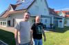 Christoph Mayer (links) und Matthias Baur sind seit etwa 15 Jahren Nachbarn, ohne Zaun.