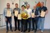 Bächingens Bürgermeister Siegmund Meck (weißes Hemd) hat eine Gemeinderätin und vier Räte am vergangenen Donnerstag verabschiedet (von links): Armin Kraus, Stefan Hartner, Renate Häußler, Rudolf Scheu und Christian Seeßle.