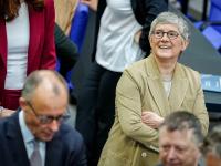 Braucht Merz eine Zweidrittelmehrheit, dann braucht er die Grünen. Nicht nur deshalb suchen die beiden Fraktionen häufiger das Gespräch.