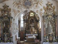 In der Kirche St. Martin in Dasing findet ein Kirchenkonzert mit Gesang und Orgel statt.