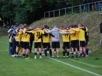 Ein Bild mit Symbolcharakter: Direkt nach dem Abstieg in der Vorsaison schwor sich der TSV Kammlach auf die neue Spielzeit ein - und der direkte Wiederaufstieg gelang.
