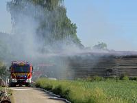 Kräfte der Feuerwehr rückten an und löschten den Brand bei Weißenhorn-Emershofen.