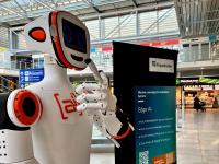 Am Flughafen Nürnberg kam ein KI-Roboter zum Einsatz.