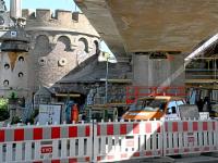Das Anheben der Brücke ist ein präzise gesteuerter Vorgang. Am Donnerstagmorgen um sieben Uhr begann das sogenannte Hochstapeln.