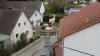 Der Stromnetzbetreiber LVN sicherte diesen Storchenhorst auf einem Strommast in Buttenwiesen in einem aufwändigen Verfahren mit einem stabilen Unterbau.