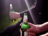 Der Bierabsatz in Deutschland sinkt. Die deutschen Brauer hoffen auf eine möglichst erfolgreiche und lang andauernde Weltmeisterschaft für die deutsche Elf.