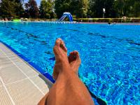 Das Freibad in Bad Wörishofen. Der Saisonstart ist gelungen, doch eine große Herausforderung bleibt.