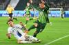 Ein Kämpfer: Calvin Brackelmann grätscht hier Adam Daghim in der Relegation gegen den VfL Wolfsburg ab.