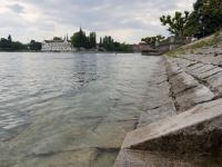 Der Bodensee selbst ist vorerst vom Verbot ausgenommen - auch wenn der Wasserstand dort für diese Jahreszeit niedrig ist.