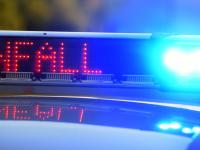Der 58-jährige Motorradfahrer, der nach einem Unfall am Montagabend schwer verletzt war, ist verstorben. Das teilt die Polizei mit.