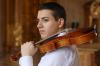 Der Jazz-Geiger Sandro Roy kuratiert das Programm des Festivals in Augsburg.