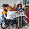 Inklusion bedeutet unter anderem, dass Kinder mit einer Behinderung eine Regelschule besuchen und dort zusammen gelernt wird. Doch bei manchen geht das nur mit Hilfe.