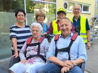 Auf dem Foto von links: Gabriele Schüder, Marthel Siefert, Charlotte Beier, Gabriele Claus, Bürgermeister Salzberger und Lothar Beier.