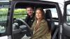 Leonie im Microcar mit Maximilian Weiß, Fahrlehrer bei der Fahrschule Langhof in Kissing.