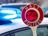 Polizisten haben bei Ebermergen einen Autofahrer aus dem Verkehr gezogen.