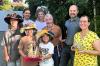 Drei Generationen im Frundsbergfieber – mit viel Engagement steckt Familie Schmid mitten in den Vorbereitungen für das Fest. Es planen, organisieren und proben von links: Quirin Schmid, Dr. Wolfgang Schmid, Linus Schmid, Kathrin Schmid, Korbinian Schmid und Dr. Manfred Schmid sowie Richard und Constanze Laeverenz.