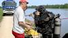 Kräfte von THW und Wasserwacht haben bei Elchingen ein Autowrack aus der Donau geborgen. 