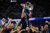 Getragen von seinen Schützlingen: PSG-Coach Luis Enrique.