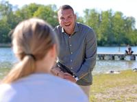 Seit drei Jahren ist Christian Cappek Pate beim Augsburger Projekt Compagnon und trifft sich regelmäßig mit Ella, deren Mutter psychisch erkrankt ist.
