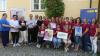 Bei der Spendenübergabe (von links) Simone Straß (vlf), Katharina Mair (ASB), Marianne Weng (vlf), Stefan Rössle (1000 Schulen), Brigitte Steinle (Schulleiterin), Verena Weng (vlf) und die Studierenden der Fachschule.