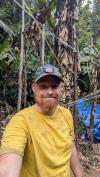 Höhlentaucher Josh Richards ist in Laos, um die Mission zu unterstützen. Er entdeckte nun ein Loch im Berg, das zu zwei Vermissten führen könnte.