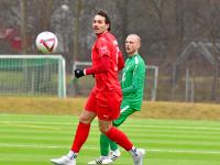 David Bauer (rotes Trikot) wechselt vom FC Memmingen zum Reginalliga-Aufsteiger TSV Landsberg.
