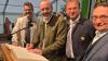 Donauwörths Oberbürgermeister Jürgen Sorré (links) bat den Ehrengast Manfred Weber um einen Eintrag ins Goldene Buch. Mit im Bild (von rechts): Parlamentarischer Staatssekretär Ulrich Lange und Landtagsabgeordneter Wolfgang Fackler.