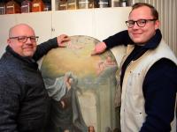 Johannes Amann und Sohn Lorenz in ihrer Restaurierungswerkstatt in Grafertshofen.