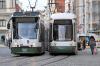 Die Straßenbahnen in Augsburg fahren tagsüber im 7,5-Minuten-Takt. Die Stadtwerke begründen dies mit Fahrermangel und wirtschaftlichen Überlegungen.