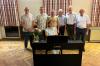 Der neue Vorstand (von links): Werner Ritter, Thomas Schmid, Hubert Kugelmann, Franz Abold, Albert Höfele und Josef Schmid mit Chorleiterin Andrea Schedler.