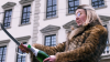 In einem Musikvideo auf YouTube karikierte Johanna Reski vor gut einem Jahr OB Eva Weber. Nun sitzt sie selbst im Stadtrat.