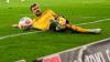 Lars Bünning von Dynamo Dresden musste sich einer Hirn-Operation unterziehen und fällt lange aus. (Archivbild)
