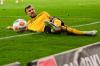 Lars Bünning von Dynamo Dresden musste sich einer Hirn-Operation unterziehen und fällt lange aus. (Archivbild)