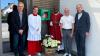 Hermann Maier (Medi Pro), Constantin Weber (KV Maria Hilf), Pfarrer Nkou Fils, Clemens Kraus (Mitglied KV) und Stefan Hansel (Mitglied KV, von links) freuen sich darüber, dass mit dem AED ein kleiner Beitrag zur Sicherheit in Krumbach geleistet werden kann.