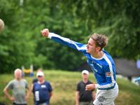 Michael Schäfer am Schlag. Die TVA-Faustballer stehen derzeit in der Zweitliga-Tabelle auf Platz eins.