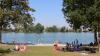 Der Friedberger See ist einer der beliebtesten Badeorte im Landkreis.