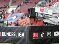 Die Fußball-Bundesligisten sind stark auf das TV-Geld bei ihren Planungen angewiesen.