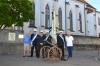Eine Abordnung des Hausener Krieger- und Soldatenvereins posiert vor der historischen Kanone (von links): Alfred Kindl, Peter Ziegler, Marcus Jonietz, Markus Launer, Max Urban und Franz Wengert.