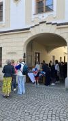 Zahlreiche Besucher verkosteten beim Weltladentag getrocknete Früchte aus dem fairen Handel.