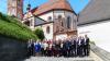 Der Vorstand und Aufsichtsrat der VR Bank vor dem Kloster Andechs.