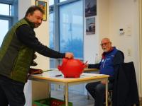Auf Spendenbasis führen die Mitarbeiter Reparaturen durch.
