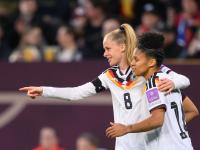 Zwei für die Insel: Vivien Endemann (l) wechselt nach Liverpool, Shekiera Martinez spielt bei West Ham.