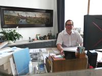 Markus Hoffmann, neuer Zweiter Bürgermeister von Lauingen, übernimmt für ein paar Tage das Amt des Rathauschefs