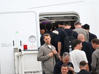 Kurz vor dem Start: Torwart Manuel Neuer (l) und Co. starten die WM-Mission.