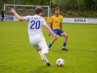 Volle Kraft voraus: Der BC Aichach (hier Fabio Schenk im Zweikampf mit dem Inchenhofener Manuel Appel) will in der Relegation den Aufstieg in die Bezirksliga schaffen.