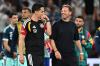 Bei der WM 2026 trifft Deutschland in Gruppe E auf Curaçao, die Elfenbeinküste und Ecuador. Welche Kader die Verbände zum Turnier schicken, lesen Sie hier. Das Foto zeigt Bundestrainer Julian Nagelsmann (r) und Benjamin Hübner, Assistenztrainer, nach dem 4:0-Sieg gegen Finnland Ende Mai.