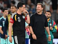 Bei der WM 2026 trifft Deutschland in Gruppe E auf Curaçao, die Elfenbeinküste und Ecuador. Welche Kader die Verbände zum Turnier schicken, lesen Sie hier. Das Foto zeigt Bundestrainer Julian Nagelsmann (r) und Benjamin Hübner, Assistenztrainer, nach dem 4:0-Sieg gegen Finnland Ende Mai.