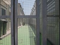 Blick in das italienische Ankunftslager für Flüchtlinge in der Hafenstadt Shengjin im nördlichen Albanien. Die Europäische Union hat den Weg für die Einrichtung sogenannter Rückkehrzentren freigemacht