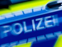 Die Polizei berichtet von einem Unfall auf einem Parkplatz im Stadtberger Markt. (Symbolbild)